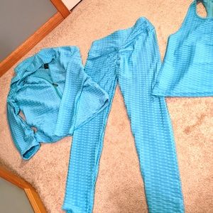 Butt scrunch, aka "Seasum" or "T*kT*k" leggings